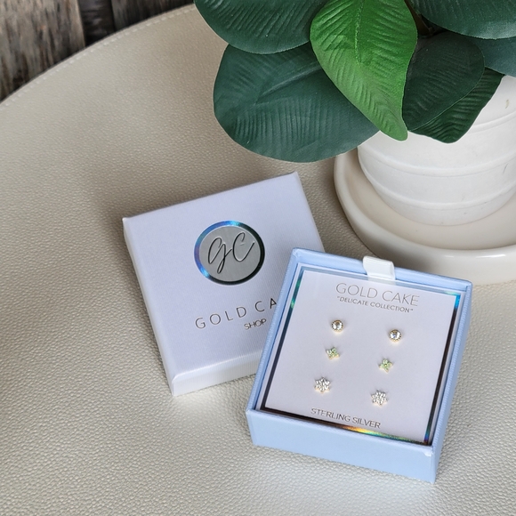 Gold Cake 18K gold(925) sterling silver mini stud green clover earring set - Picture 5 of 8